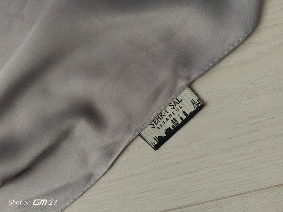 Gri Saten Kadın Şal - Görsel 3