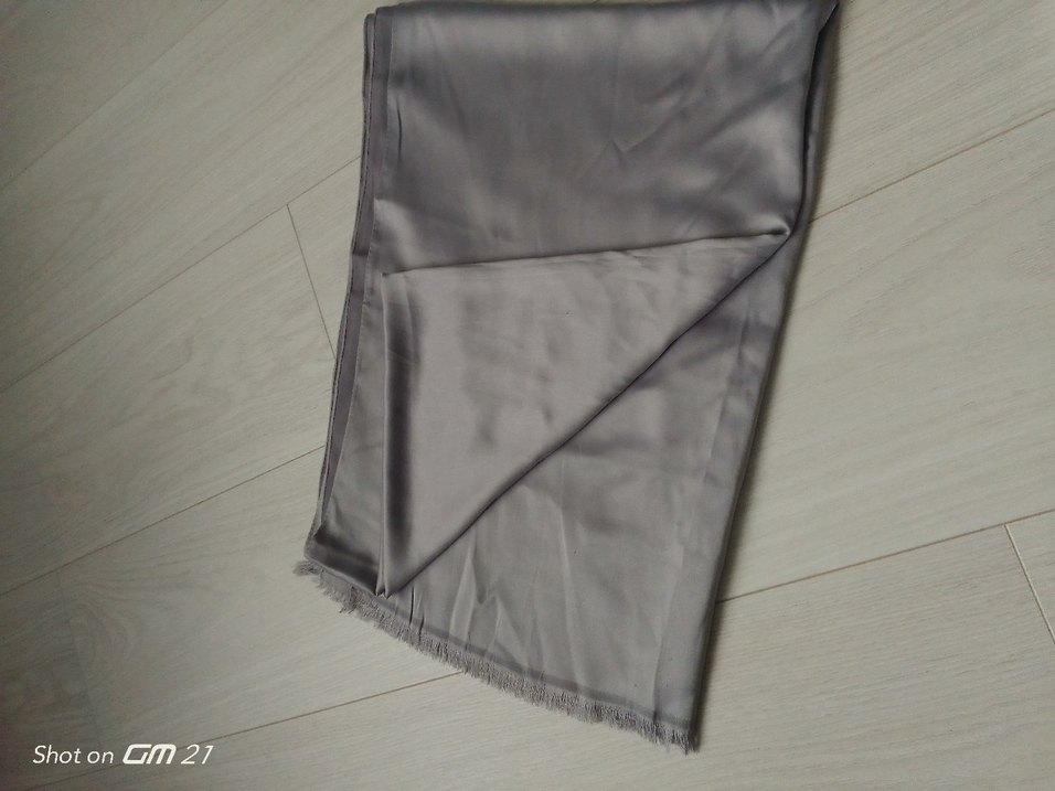 Gri Saten Kadın Şal - Görsel 2