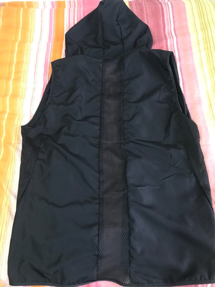 Erkek Siyah Kapüşonlu Koşu Rüzgarlığı Yelek - Görsel 5