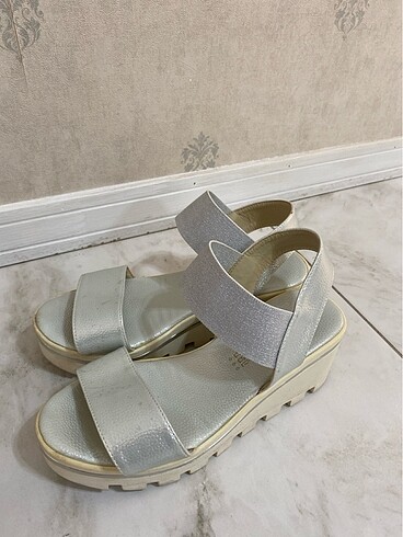 39 Beden Sandalett