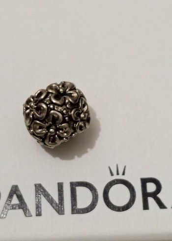 Gri Çiçek Desenli Boncuk Charm