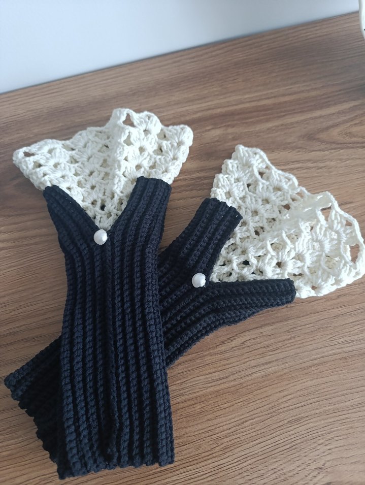 Siyah Krem Örgü Kadın Eldiven - Görsel 3