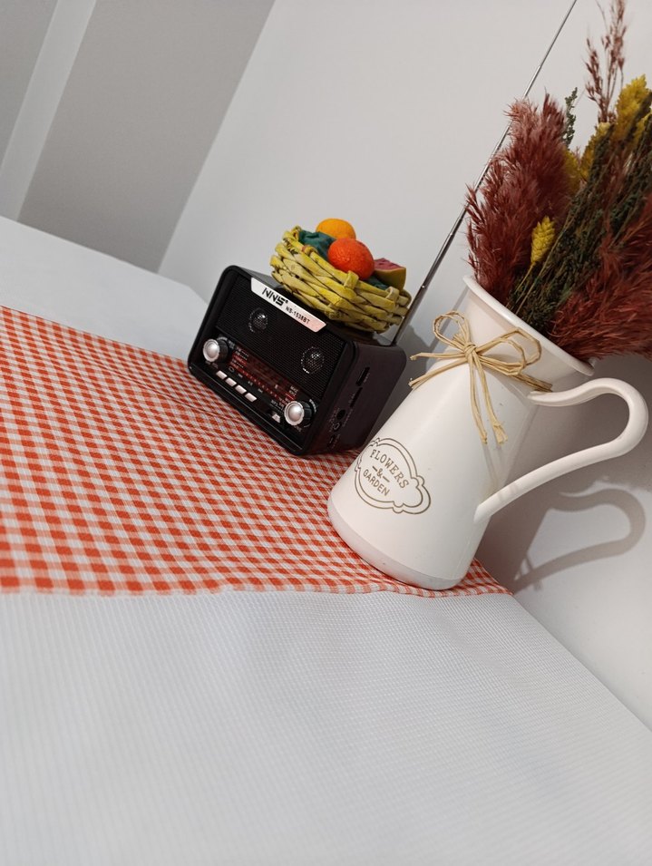 Beyaz Turuncu Kareli Masa Örtüsü - Görsel 3