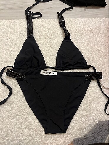 Siyah bikini takımı