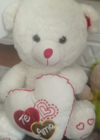 Beyaz Peluş Ayıcık ve Kalp Yastık