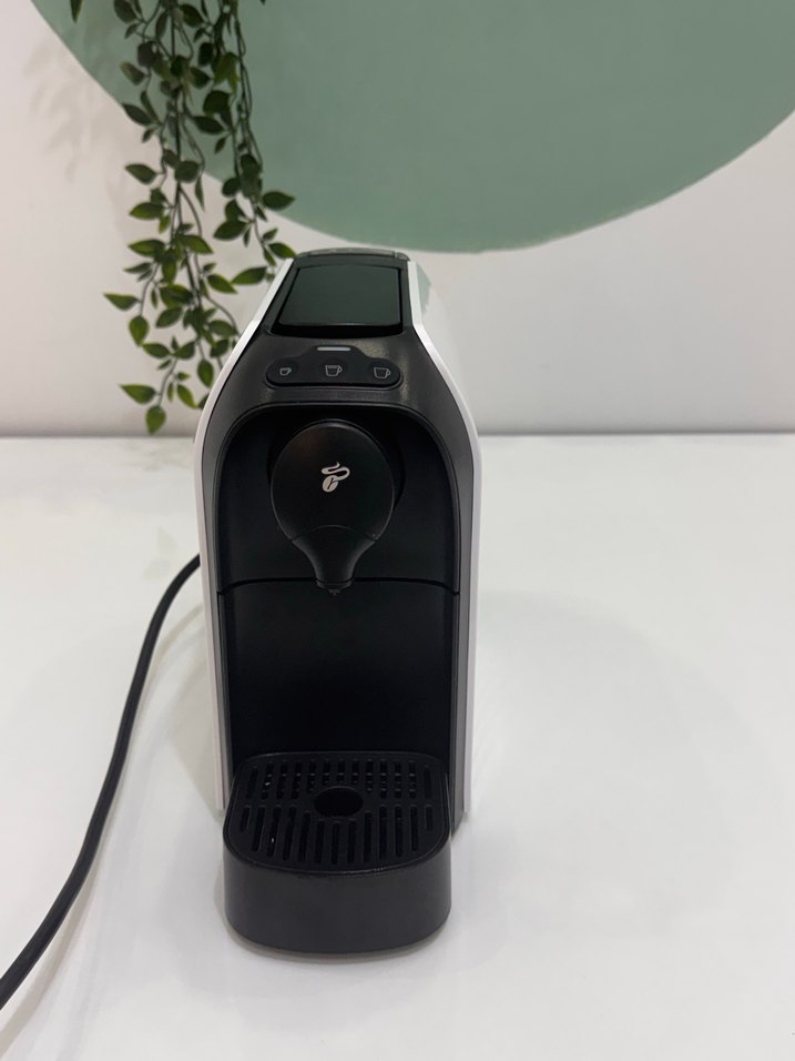 Beyaz ve Siyah Kahve Makinesi - Görsel 4