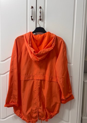 Turuncu Düğmeli Midi Kadın Yağmurluk Ceket - Görsel 5