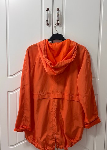 Turuncu Düğmeli Midi Kadın Yağmurluk Ceket - Görsel 6