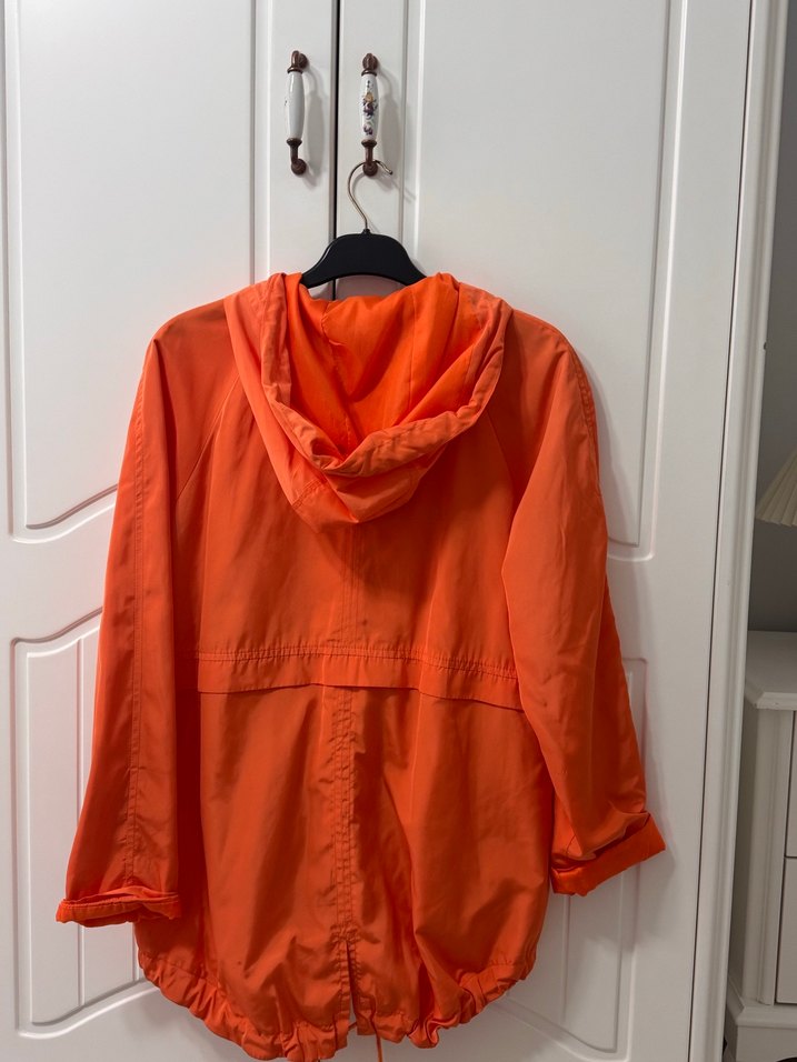 Turuncu Düğmeli Midi Kadın Yağmurluk Ceket - Görsel 5