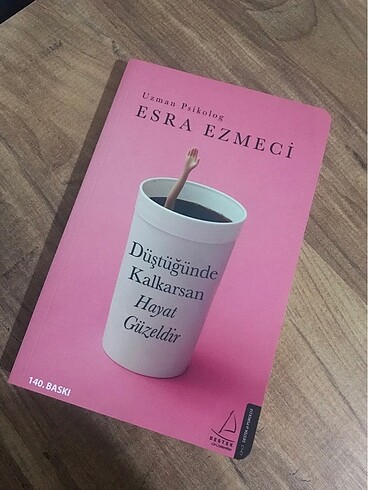 Esra Ezmeci kitap yenidir