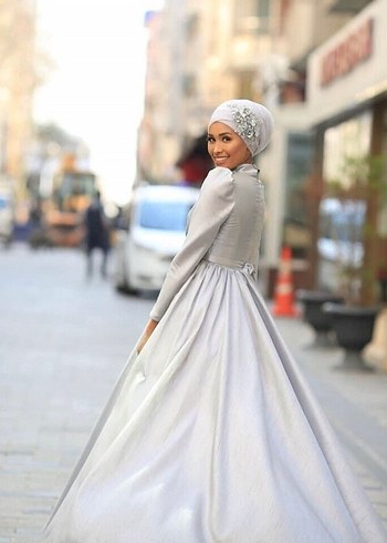 Abiye Gri İşlemeli Uzun Kollu Uzun Abiye Elbise