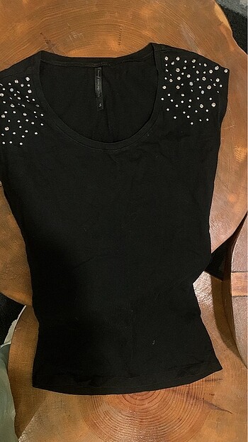 Stradivarius Zımba detaylı tshirt