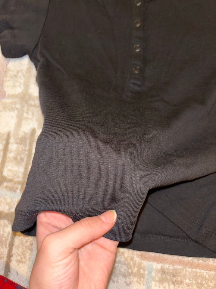 Düğmeli Kısa Kollu Gri Kadın Tişört - Görsel 4