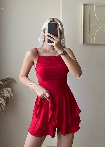 Diğer Sırt Dekolteli Şortlu Kırmızı Mini Elbise