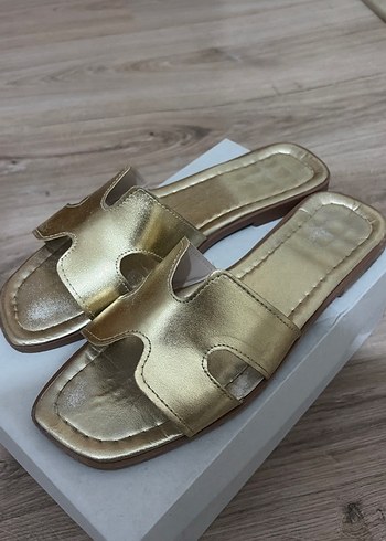 Crocs Sikligin Altin Dokunusu Metalik Altin Terlik