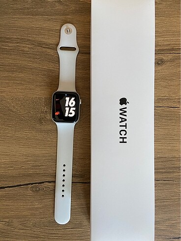 Apple watch Se 2. Nesil 44 MM
