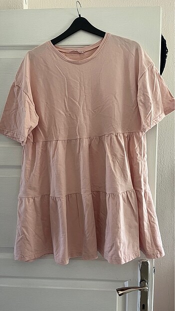 Pembe plaj elbisesi