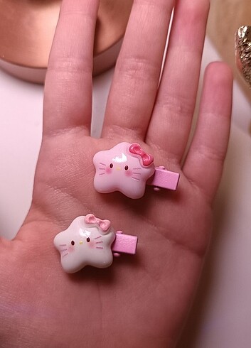 Diğer İki adet yıldızlı hello kittyli pembe ve beyaz saç klipsleri, to