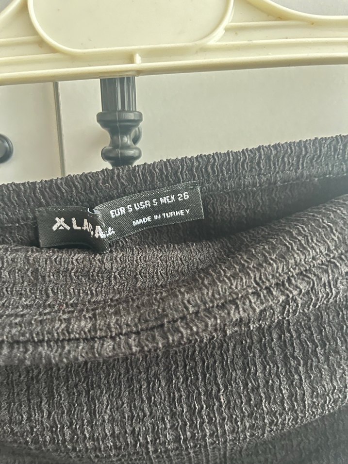 Kadın Siyah Piliseli Kumaş Pantolon ve Straplez Üst Takım - Görsel 4