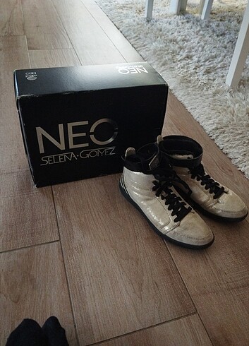 Adidas Selena Gomez serisi 