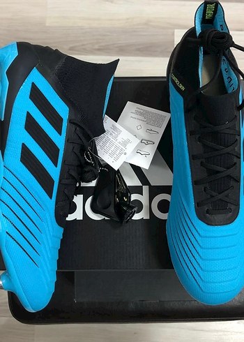 Adidas Lacivert Bağcıklı Erkek Futbol Ayakkabısı