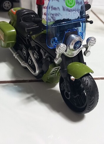  Beden Motor plastik motor 1.32 ölçek kaliteli sağlam oyuncak motor. Ay