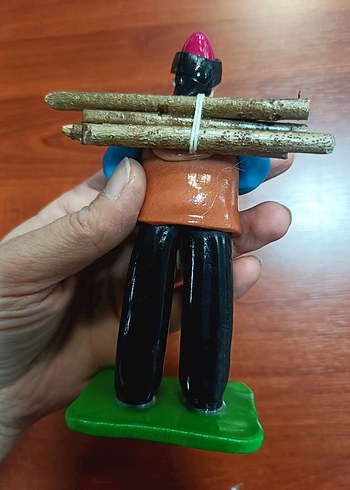 Renkli Geleneksel Çiftçi Figürleri - Görsel 6