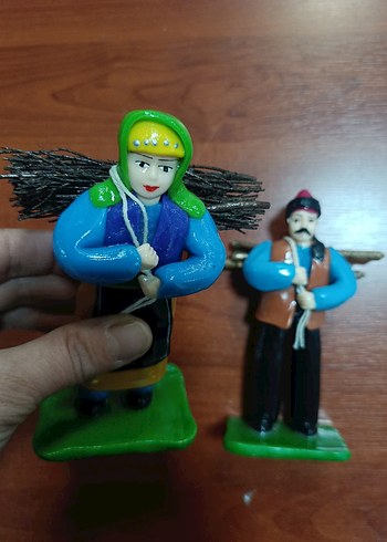 Renkli Geleneksel Çiftçi Figürleri - Görsel 2