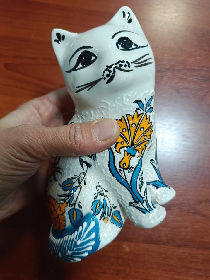 Renkli Desenli Beyaz Kedi Biblo - Görsel 3