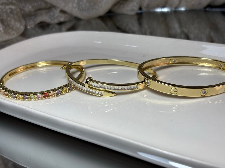 Parlak İşlemeli Altın Kadın Bileklik - Görsel 4