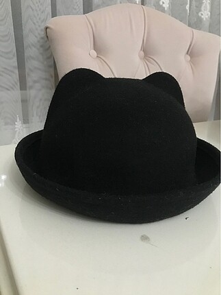 Siyah kedi kulaklı şapka