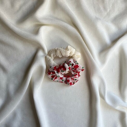 Renkli Dalgalı Scrunchie Saç Lastiği