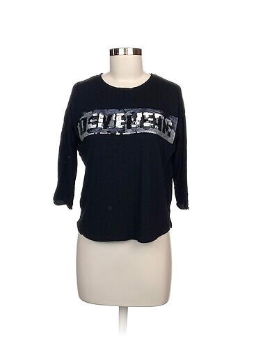 Bershka T-shirt %70 İndirimli.