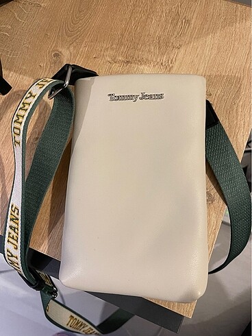 tommy jeans telefon çantası