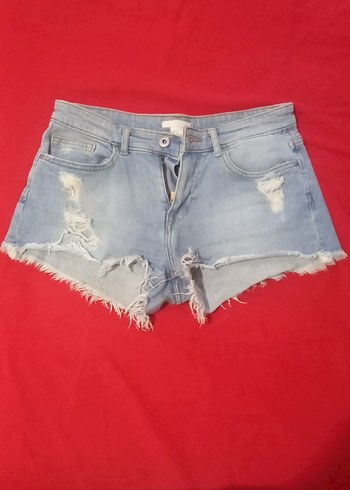 Yırtık Detaylı Mavi Mini Denim Şort