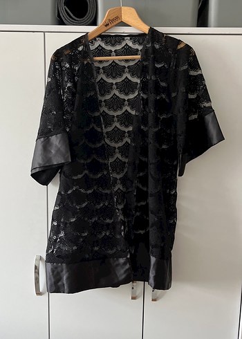 Dantel Detaylı Siyah Midi Kimono