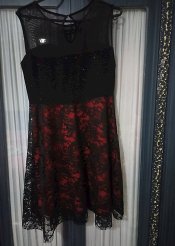 Bordo Siyah Dantel Detaylı Straplez Midi Elbise - Görsel 4