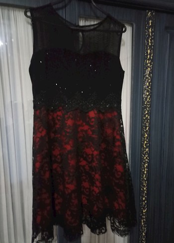 Bordo Siyah Dantel Detaylı Straplez Midi Elbise - Görsel 2