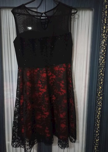 Bordo Siyah Dantel Detaylı Straplez Midi Elbise - Görsel 3