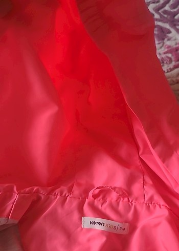 Kız Çocuk Parlak Pembe Kapüşonlu Yağmurluk - Görsel 4