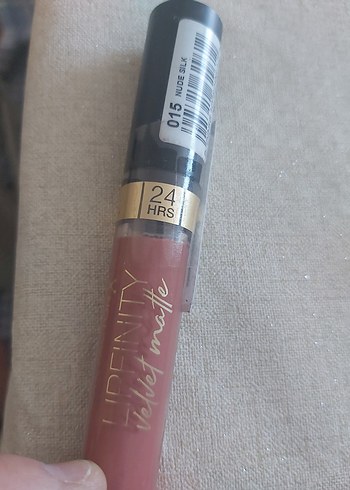 Beden pembe Renk Max Factor Lipfinity 24 Kadife Mat Sıvı Ruj