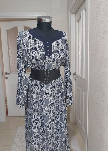 Gri ve Lacivert Tonlarda Tesettür Elbise - Görsel 2