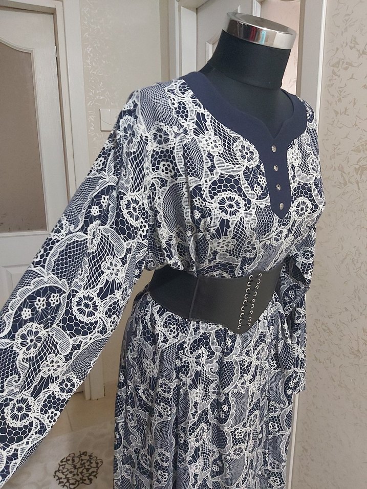 Gri ve Lacivert Tonlarda Tesettür Elbise - Görsel 4