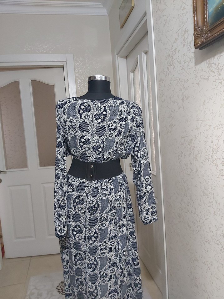 Gri ve Lacivert Tonlarda Tesettür Elbise - Görsel 5