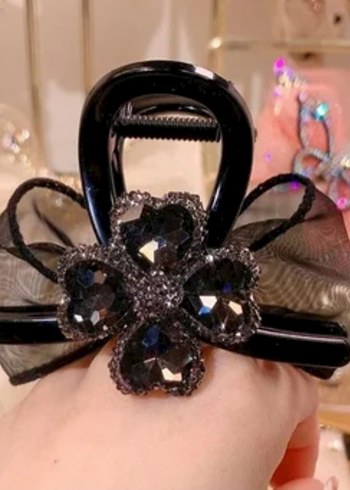 Siyah Fiyonk Detaylı Pırıltılı Gotik Saç Aksesuarı - Görsel 3