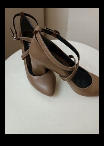 Diğer Bej Deri Tokalı Stiletto Kadın Ayakkabı