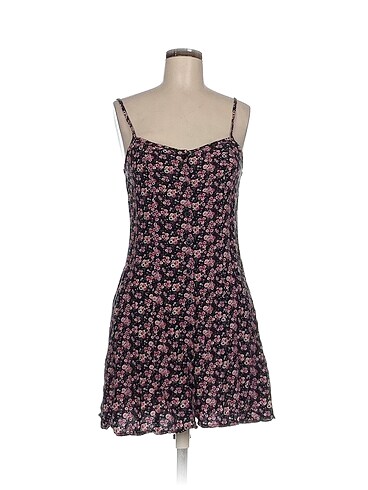 H&M Kısa Elbise %70 İndirimli.
