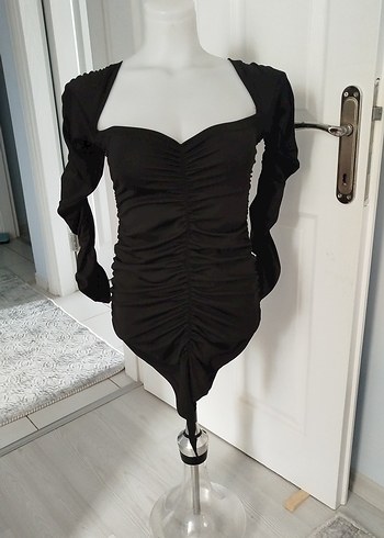 Siyah Drapeli Straplez Mini Gotik altında çengelli