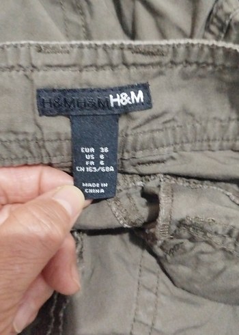 Düğmeli Bol Kesim Kahverengi Mini Şort - Görsel 3