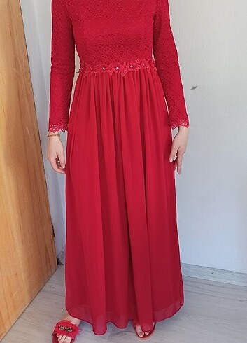 Kırmızı mezuniyet elbisesi - Görsel 2